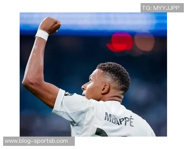 姆巴佩今日室内训练状态良好明日将决定是否参加西超杯对决 姆巴佩今日室内训练状态良好明日将决定是否参加西超杯对决